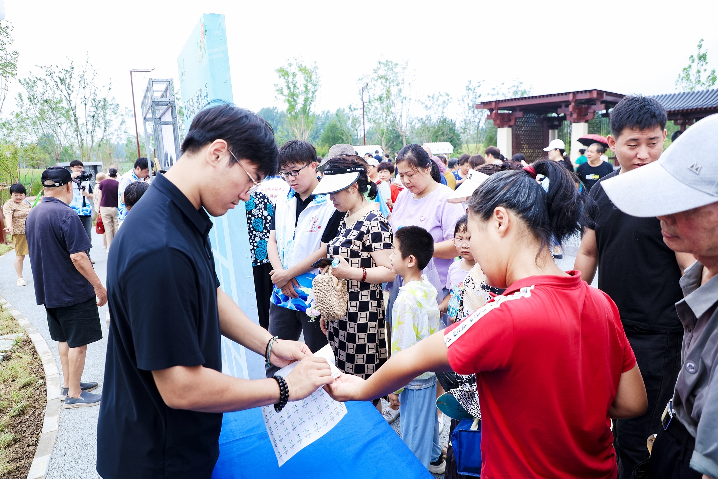 通州区新时代文明实践推动日活动火热开启，现场热闹非凡。
